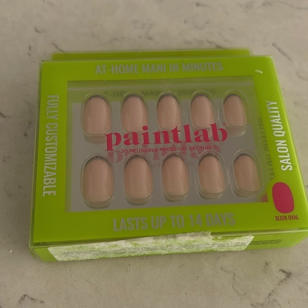 Press on nails